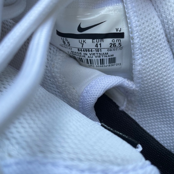 Running Shoes: White Nike Roshes Women's Sneakers - Picture 9 of 11